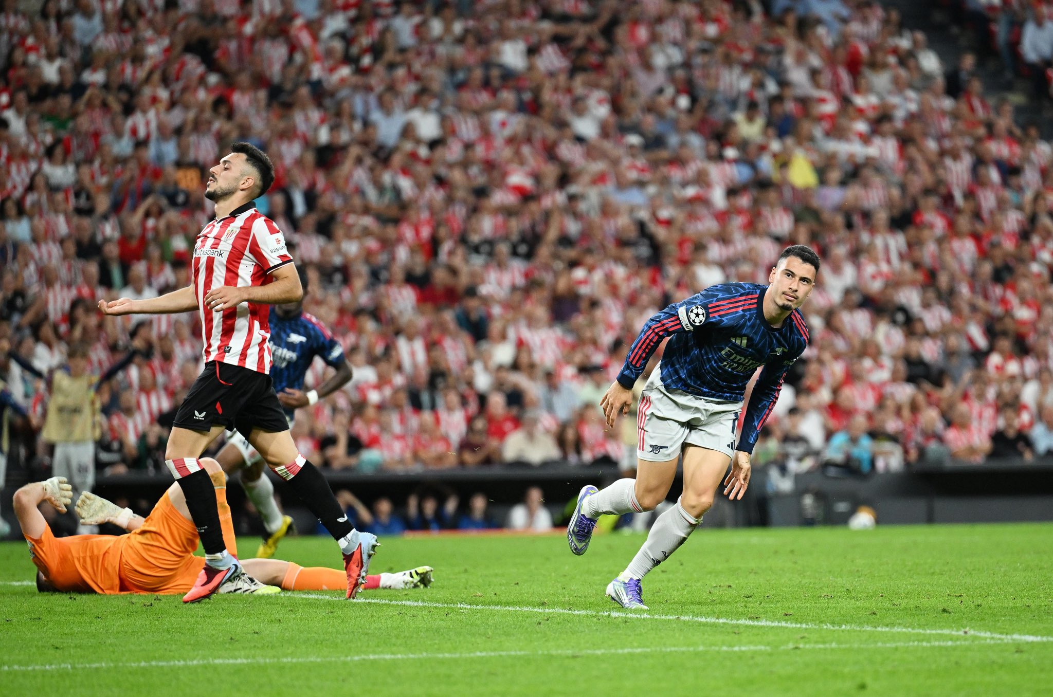 Martinelli Balas Kritikan