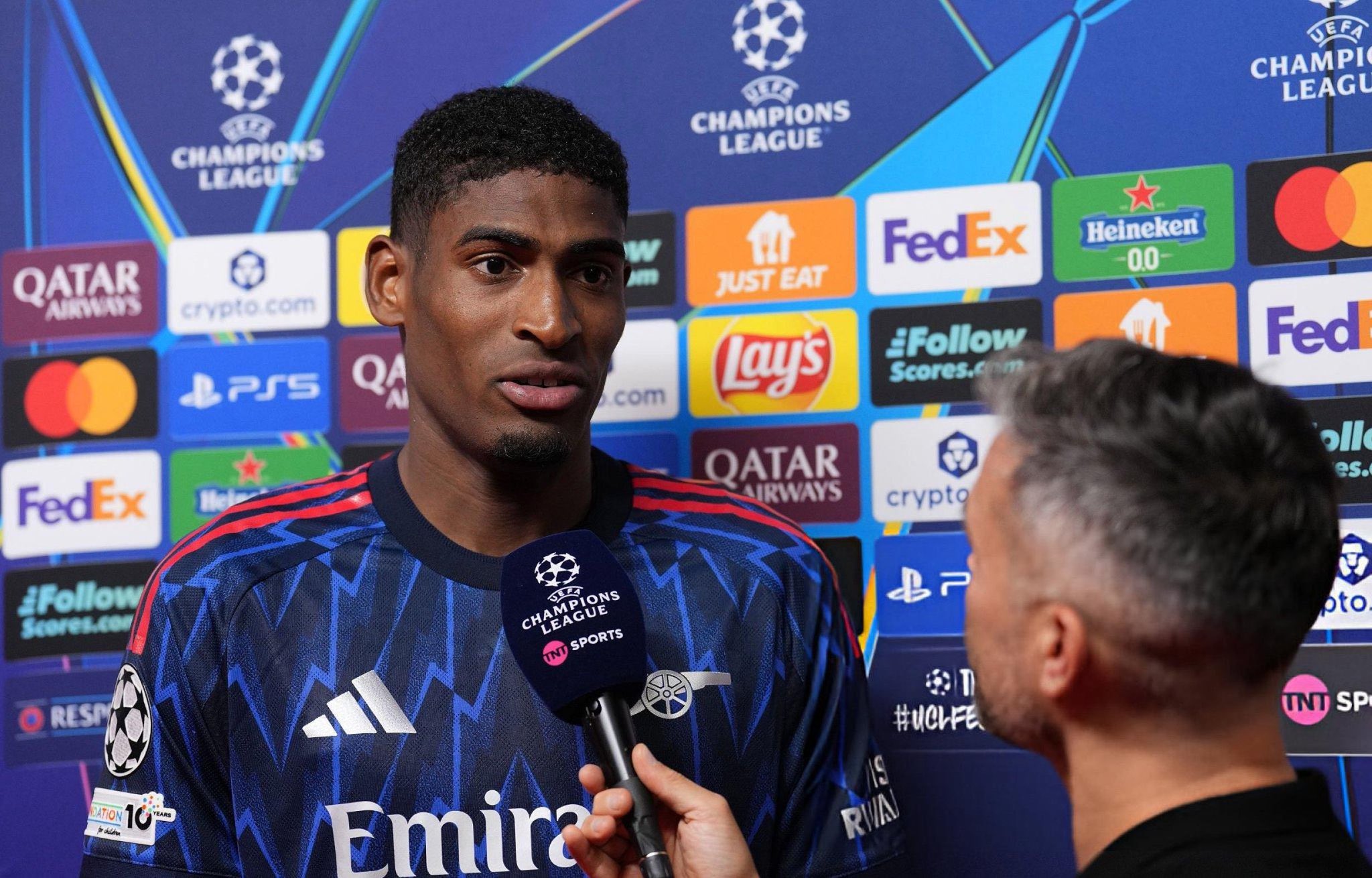 Mosquera puji Arteta & staf