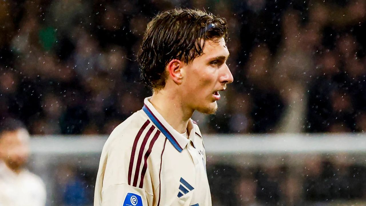 MIKA GODTS CETUS SENSASI SELEPAS MELEDAK GOL 'PUSKAS'