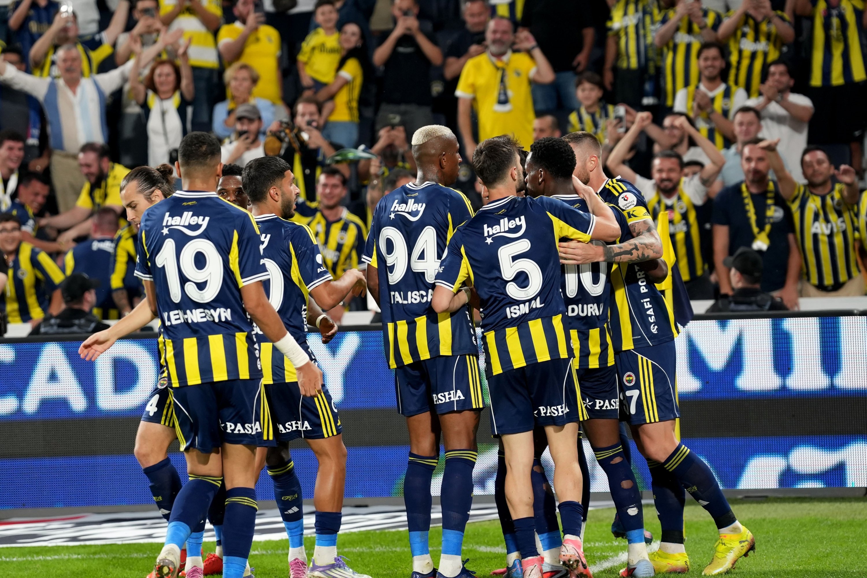 PRESIDEN FENERBAHÇE LETAK JAWATAN