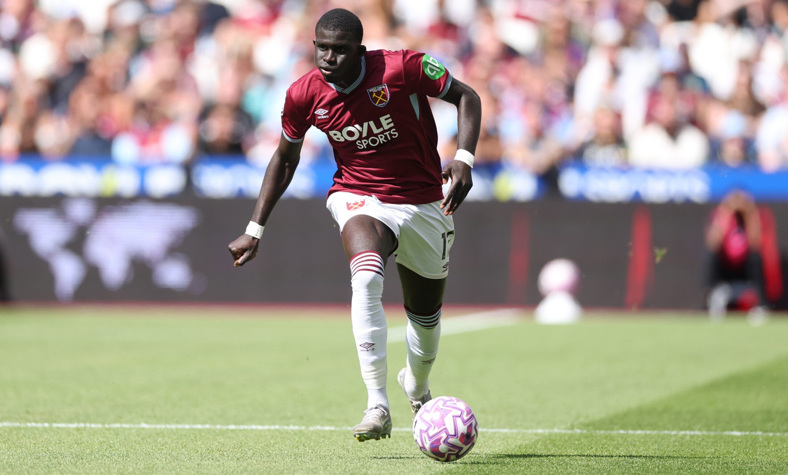 MANCHESTER UNITED SASAR BINTANG WEST HAM, KOBBIE MAINOO LANJUT KONTRAK